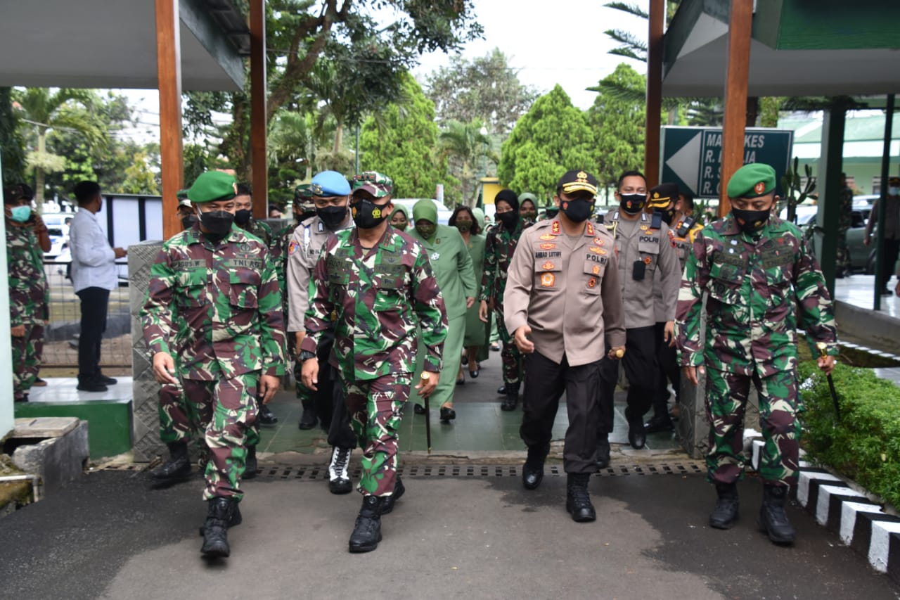 Pangdam IV/Dip Cek Vaksinasi Prajurit Korem 073/MKT Tahap Kedua Di RST Dr Asmir Salatiga